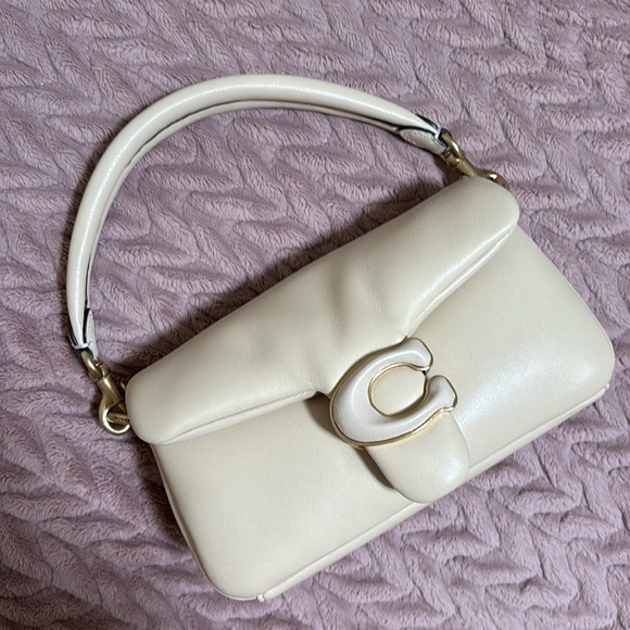 Coach Pillow Tabby 18 - Picture 8 of 8